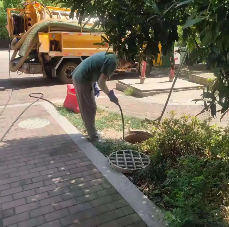 洪山市政排污管道清淤疏通——专业团队，让您全程省心！