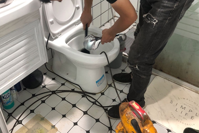 洪山马桶堵塞自己疏通还是找师傅？专业上门服务让你省时更省心